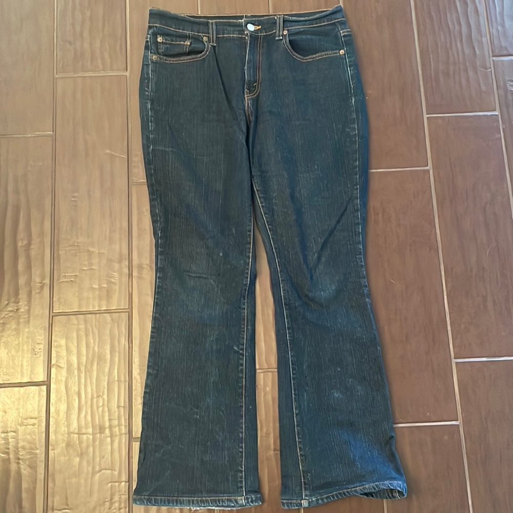 Womens Levi jeans